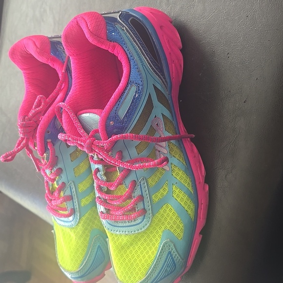 bright colored filament sneakers - Picture 4 of 6
